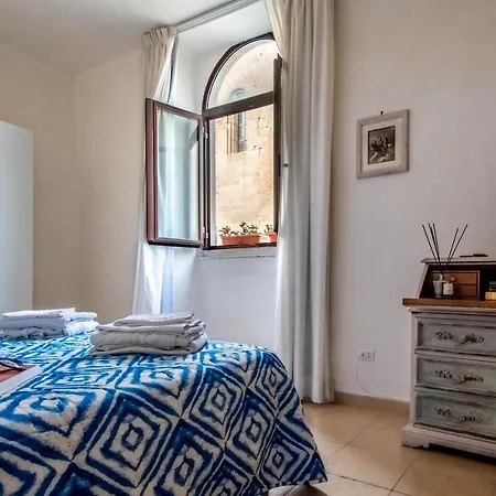 Piazza Santa Maria Nuova Apartment