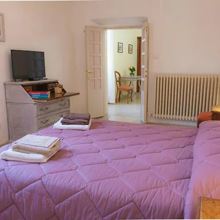 Piazza Santa Maria Nuova Apartment Viterbo