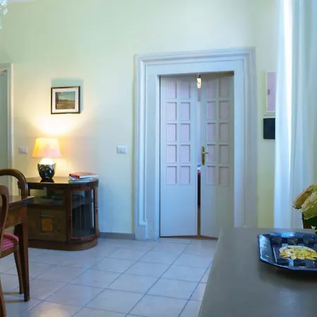 Piazza Santa Maria Nuova Apartment *