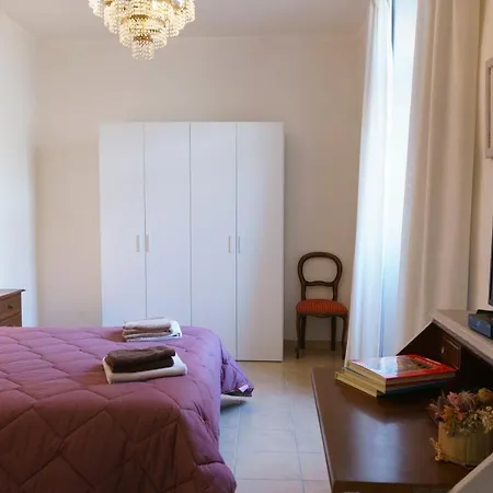 Piazza Santa Maria Nuova Apartment *